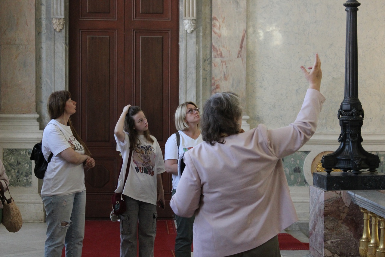 Экскурсионное занятие «В поисках чудес: геологическая экспедиция по Михайловскому замку»